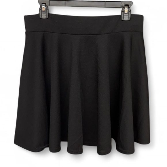 Urban Coco Black Mini Skirt - Picture 7 of 7